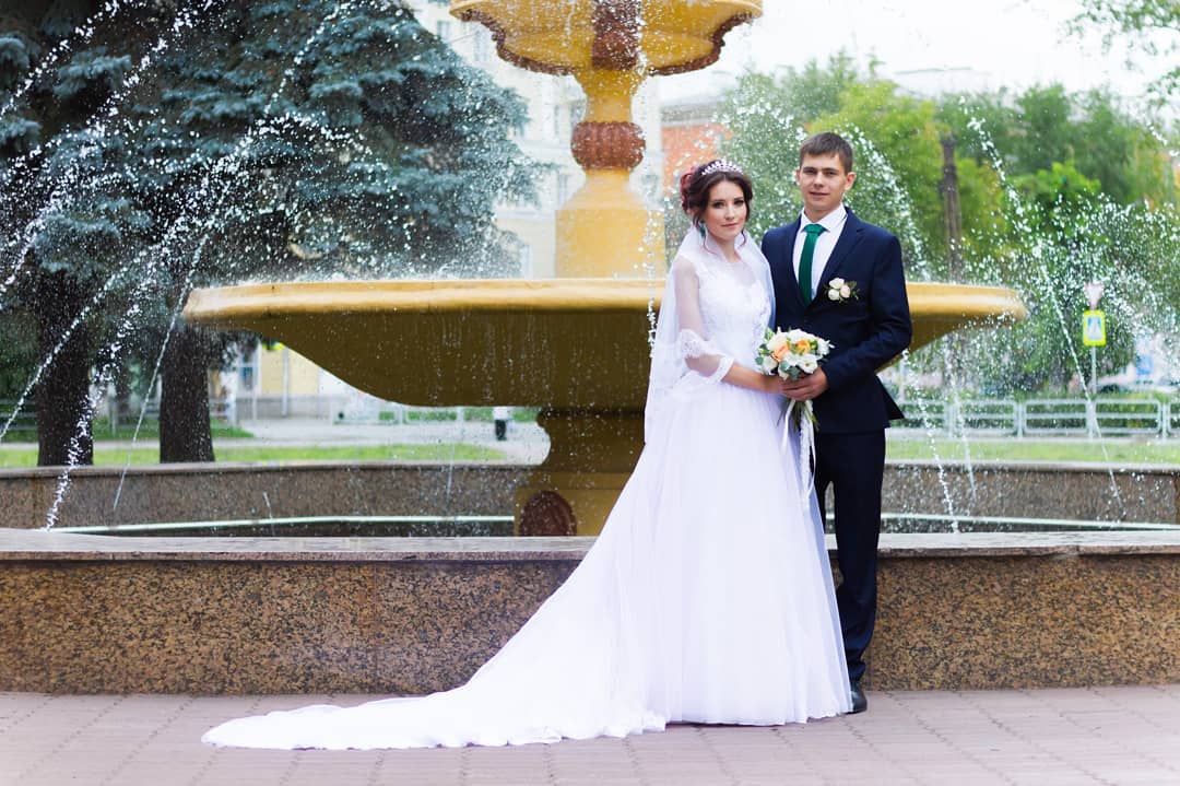 Александр и Анастасия 15.08.2020??
Как и многие молодожены этого сезона, Александр и Анастасия переносили свою свадьбу из-за пандемии, но это совсем не помешало зарегистрировать свои отношени