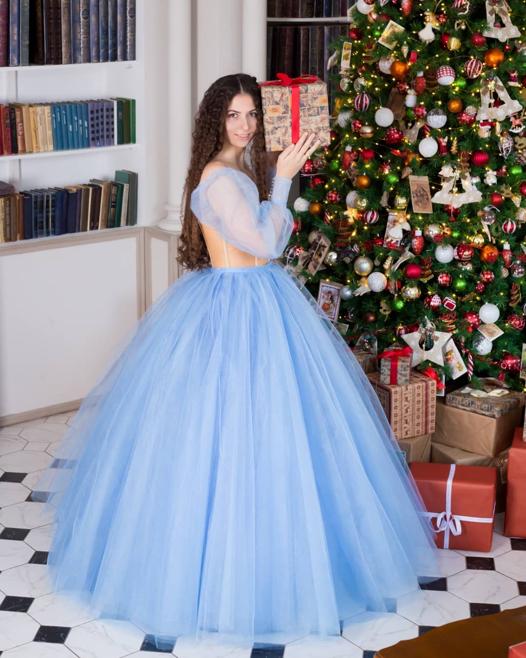 Начинаем запись на новый фотопроект на новогодние съемки!

? 30 минут индивидуальная съемка
? студия и фотограф
? платье размер 42-46 (модель на фото рост 172, размер 44)
? готовность 1 недел